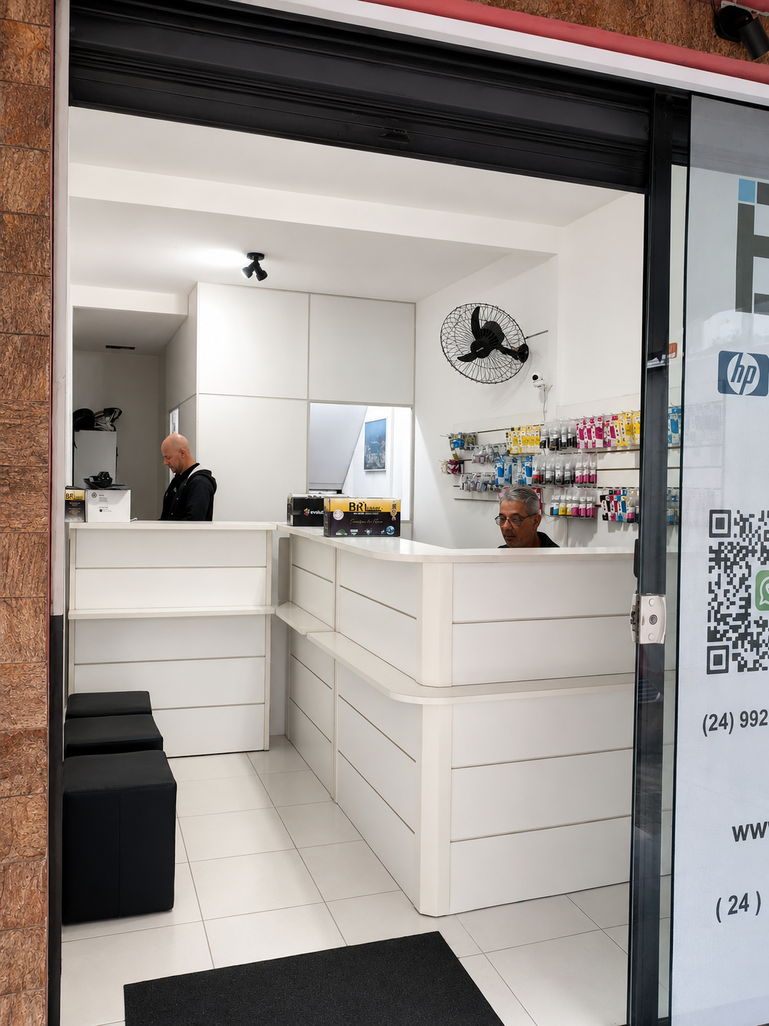 Atendimento na loja BR Laser em Petrópolis